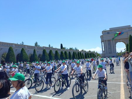 Təhsil işçilərimiz "ECOVELOFEST"-də iştirak ediblər