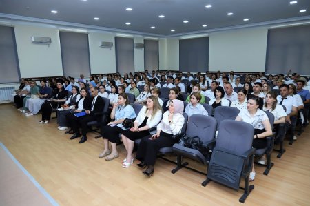 “Təhsil işçiləri üçün idarəetmə və peşəkar inkişaf proqramı”nın seminar mərhələsi keçirilir