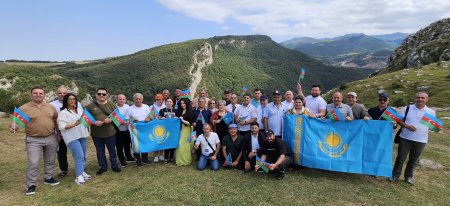 Qazaxıstanda fəaliyyət göstərən Azərbaycan diasporu nümayəndələri Füzuli və Şuşada səfərdə olublar