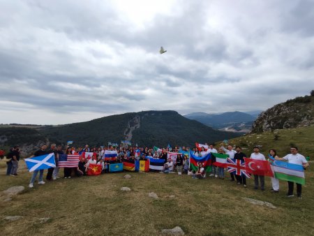 “Biz dəmir yumruğun gücü ilə Şuşadayıq” şüarı ilə diaspor nümayəndələrinin Şuşaya 12-ci səfəri gerçəkləşib