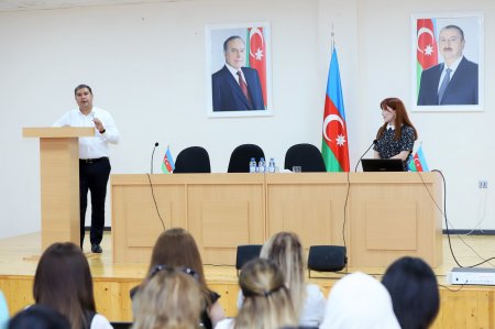 “Təhsil işçiləri üçün idarəetmə və peşəkar inkişaf proqramı”nın seminar mərhələsinin qiymətləndirilməsi davam edir