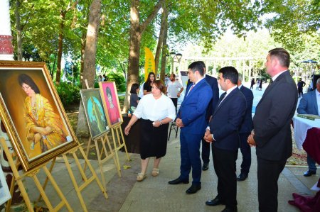 “Fırçadakı dünyam” adlı rəsm sərgisi keçirilib