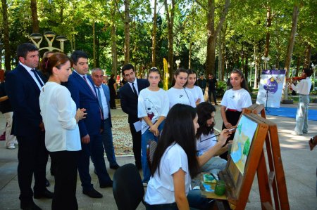 “Fırçadakı dünyam” adlı rəsm sərgisi keçirilib
