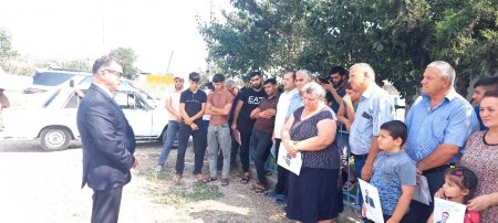 Novruz Aslan Eyyubbəyli kəndində seçicilərlə görüşüb