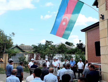 Novruz Aslan Kürdeldarbəyli kəndində seçicilərlə görüşüb