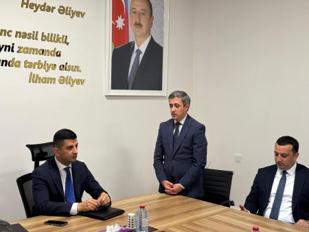 Anar Məcidov Qazax-Tovuz Regional Təhsil İdarəsinin kollektivinə təqdim edilib