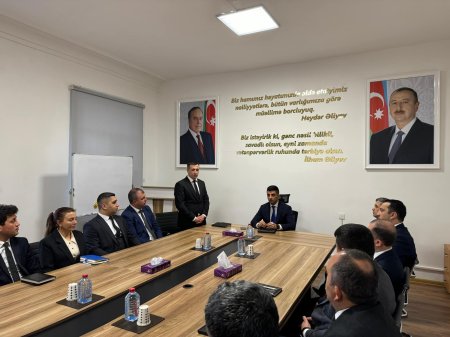 Anar Məcidov Qazax-Tovuz Regional Təhsil İdarəsinin kollektivinə təqdim edilib