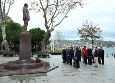 İstanbul sərgisinə qatılan Azərbaycan nümayəndə heyəti Ulu öndər Heydər Əliyevin abidəsini ziyarət edib