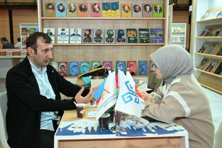 İstanbul sərgisində Azərbaycan yazarlarının iştirakı ilə ədəbi müzakirələr və imza mərasimi keçirilib