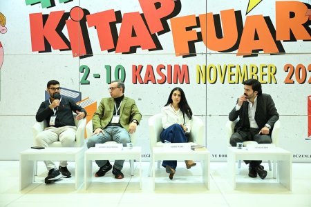 İstanbul sərgisində Azərbaycan yazarlarının iştirakı ilə ədəbi müzakirələr və imza mərasimi keçirilib