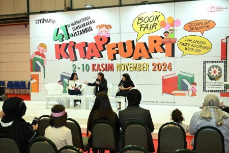 İstanbul sərgisində Azərbaycan yazarlarının iştirakı ilə ədəbi müzakirələr və imza mərasimi keçirilib