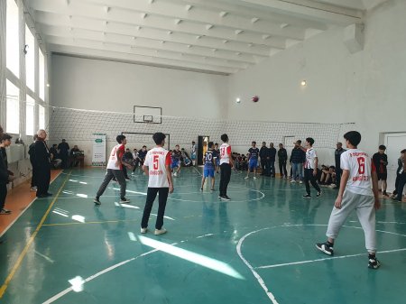 "8 Noyabr  -  Zəfər Günü"nə ???????? həsr olunmuş məktəbli oğlanlar arasında voleybol idman növü üzrə rayon turniri keçirildi