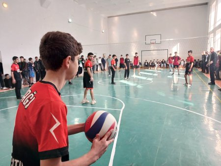 "8 Noyabr  -  Zəfər Günü"nə ???????? həsr olunmuş məktəbli oğlanlar arasında voleybol idman növü üzrə rayon turniri keçirildi