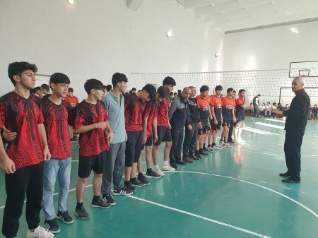 "8 Noyabr  -  Zəfər Günü"nə ???????? həsr olunmuş məktəbli oğlanlar arasında voleybol idman növü üzrə rayon turniri keçirildi
