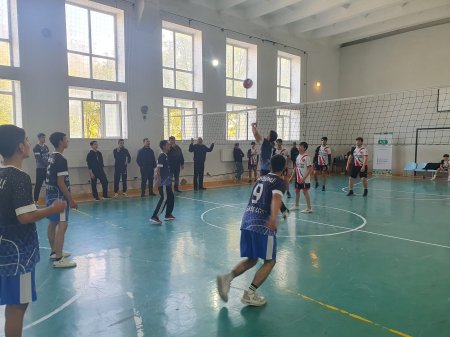 "8 Noyabr  -  Zəfər Günü"nə ???????? həsr olunmuş məktəbli oğlanlar arasında voleybol idman növü üzrə rayon turniri keçirildi