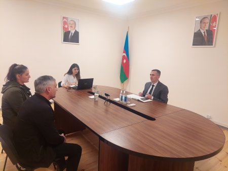 İdarə müdiri vətəndaşları qəbul edib