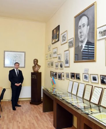 Qazax-Tovuz Regional Təhsil İdarəsinin müdiri səlahiyyətlərini icra edən, müdir müavini Anar Məcidov Gədəbəy şəhəri İslam Əliyev adına 3 nömrəli fizika, riyaziyyat və informatika təmayüllü liseydə olub 
