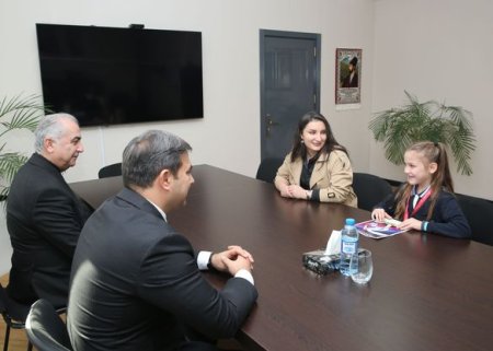 Elçin Kərimov Avropa çempionu olan şəhid övladı ilə görüşüb