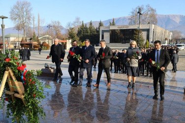12 Dekabr -Ümummilli Lider Heydər Əliyevin anım günüdür 12 Dekabr -Ümummilli Lider Heydər Əliyevin anım günüdür