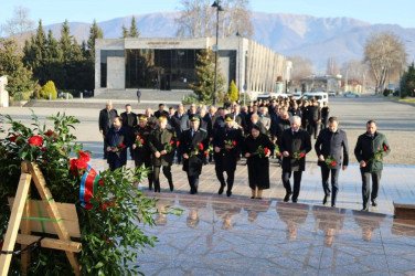 12 Dekabr -Ümummilli Lider Heydər Əliyevin anım günüdür 12 Dekabr -Ümummilli Lider Heydər Əliyevin anım günüdür