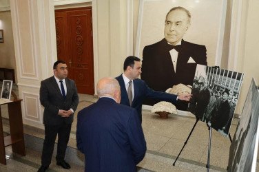12 Dekabr -Ümummilli Lider Heydər Əliyevin anım günüdür 12 Dekabr -Ümummilli Lider Heydər Əliyevin anım günüdür