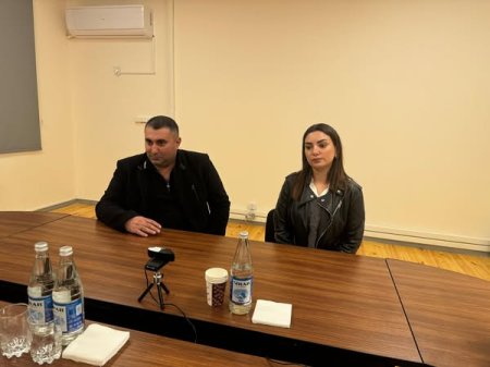 İdarə müdiri vətəndaşları qəbul edib