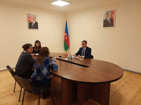 İdarə müdiri vətəndaşları qəbul edib