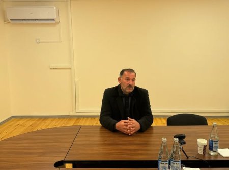 İdarə müdiri vətəndaşları qəbul edib