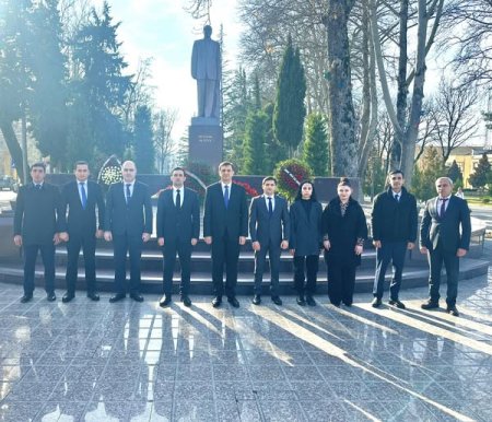 Ulu Öndər Heydər Əliyevin abidəsi ziyarət edilmiş,önünə gül dəstələri qoyulmuş, Ümumilli Lider böyük hörmət və ehtiramla yad edilmişdir