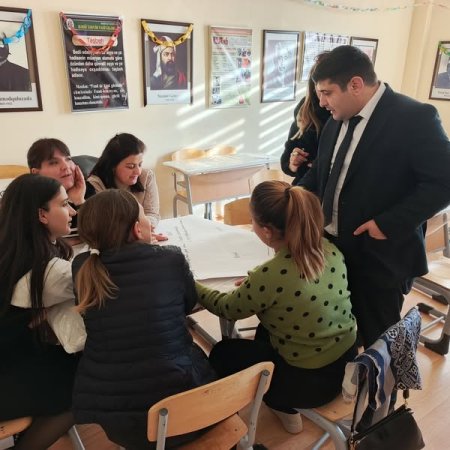 Sosial medianın düzgün idarə olunması ilə bağlı növbəti görüşlər keçirilib