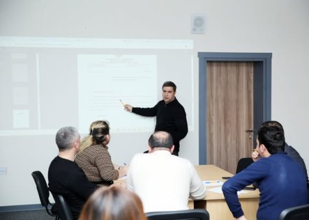 “Elektron sənəd dövriyyəsi sistemləri“” ilə bağlı təlim keçirilib