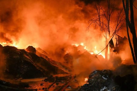 İstanbulda böyük yanğın - 20 rayondan yanğınsöndürən cəlb olundu