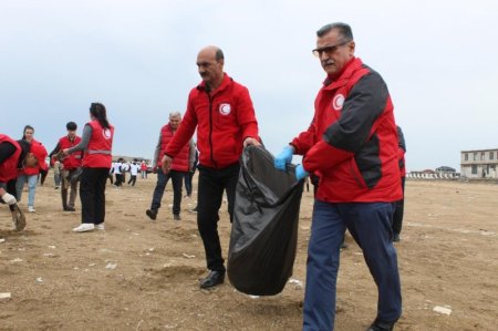8 May Ümumdünya Qızıl Xaç və Qızıl Aypara Hərəkatı Günü və Ümummilli lider, AzQAC-ın Fəxri üzvü Heydər Əliyevin anadan olmasının 102-ci il münasibətilə ekoloji aksiya keçirilib