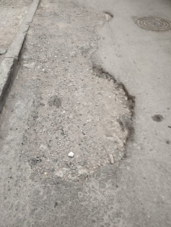 Suraxanıda baxımsız məhəllə: Sakinlər illərdir ümidlə gözləyir