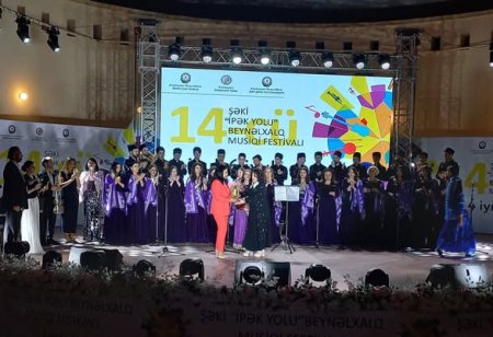 XlV İpək Yolu Beynəlxalq Musiqi Festivalı ikinci günündə davam edir