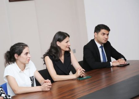 Gəncə-Daşkəsən Regional Təhsil İdarəsinin müdiri Elçin Kərimov cari ildə fəaliyyətə başlayan tərbiyəçi-müəllimlər və musiqi rəhbərləri ilə tanışlıq və maarifləndirici xarakterli görüş təşkil olunub