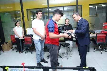 Gəncə-Daşkəsən Regional Təhsil İdarəsinin müdiri Elçin Kərimov Gəncə STEAM Mərkəzi və Gəncə şəhər Fizika, riyaziyyat  və informatika təmayüllü liseydə olub