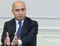 Pedaqoji təhsili olmayan məmur regional təhsilə necə rəhbərlik etdi? – Qanunlar nə deyir?