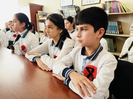 Mərkəzi Aran Regional Təhsil İdarəsinin tabeliyində fəaliyyət göstərən təhsil müəssisələrində 20 Yanvar - Ümumxalq Hüzn Gününə həsr olunmuş tədbirlər keçirilib