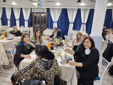 ÖMRÜMÜZÜN BƏZƏYİSƏN, GÜLÜSƏN… - FOTOLAR