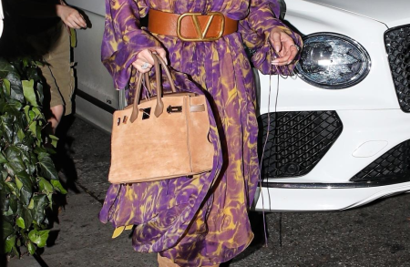 Dayanacaqda çantasını unudan şəxsin qızılları oğurlandı