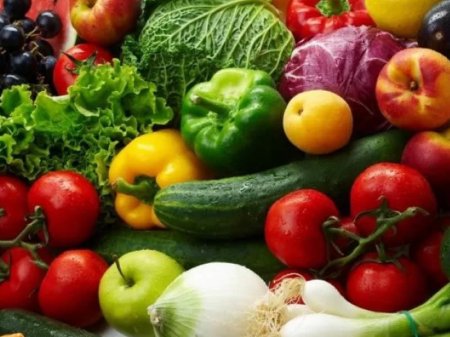 Çoxumuzun tərəvəz hesab etdiyi bitki ən sağlam meyvə seçildi