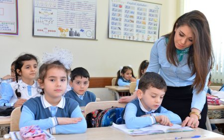 50 min müəllim ixtisar olunur