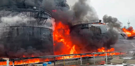 Rusiyanın nəhəng neft anbarına hücum: Yanır