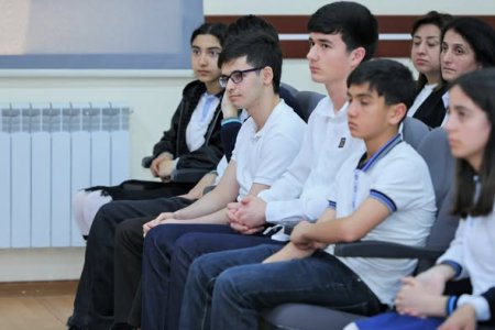 Respublika Fənn Olimpiadalarının finalçıları ilə görüş keçirilib