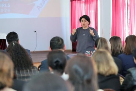 Göyçay şəhəri Rəsul Rza adına 1 nömrəli tam orta ümumtəhsil məktəbində bir qrup müəllimlə görüş keçiriblər