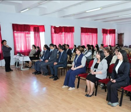 Göyçay şəhəri Rəsul Rza adına 1 nömrəli tam orta ümumtəhsil məktəbində bir qrup müəllimlə görüş keçiriblər