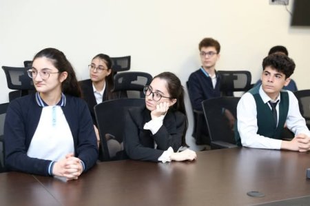 Abşeron-Xızı Regional Təhsil İdarəsində Sumqayıt şəhəri üzrə müxtəlif fənlərdə yüksək nailiyyətlər əldə etmiş şagirdlərlə görüş keçirilib
