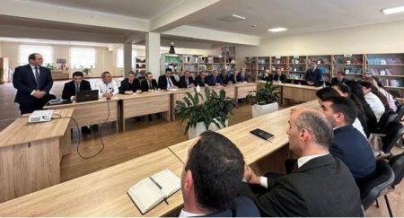 Məktəb direktorları ilə görüş keçirilib