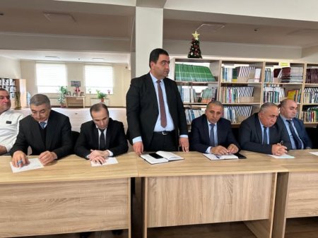 Məktəb direktorları ilə görüş keçirilib